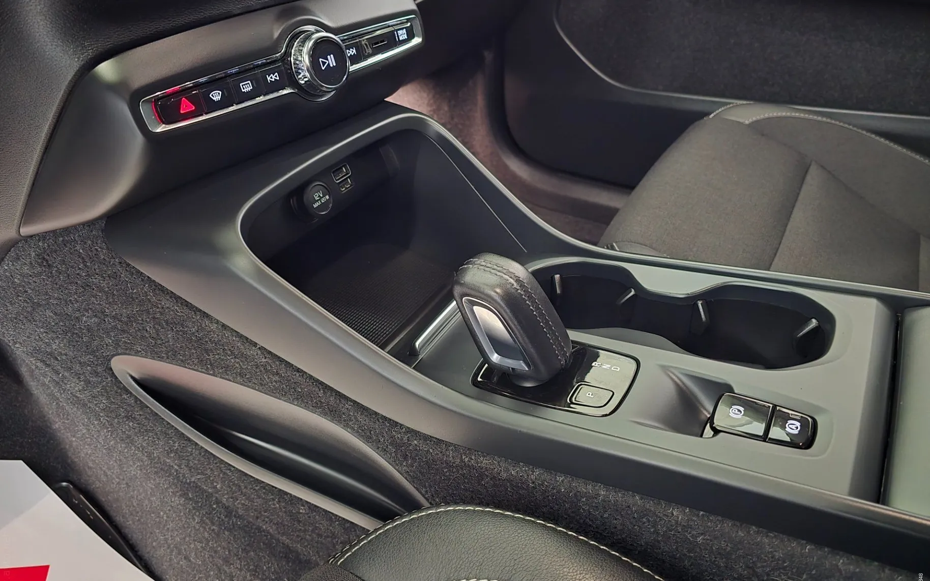 Notranja slika - Volvo XC40 - D3 Momentum Pro Avt. - LED.kamera.asistence.navi - 15