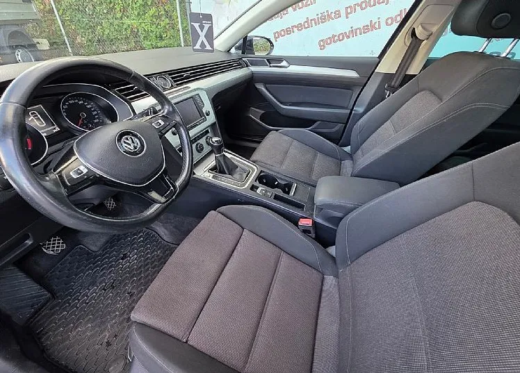 Zunanja slika - VW Passat - Variant 2.0 TDI BlueM.Tech. COMFORTLINE PANORAMA-ALU - 9