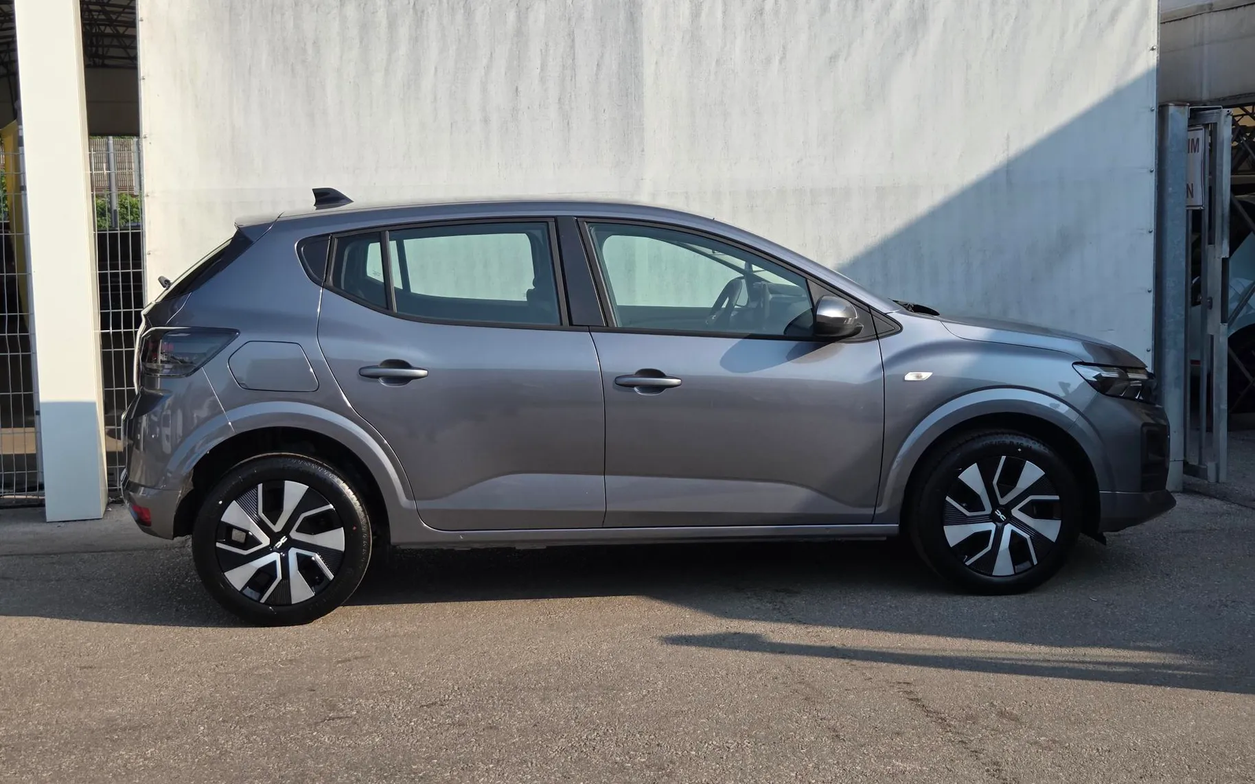 Zunanja slika - Dacia Sandero - 1.0 TCe 100 Expression + Vzvratna kamera + R.kolo - 5