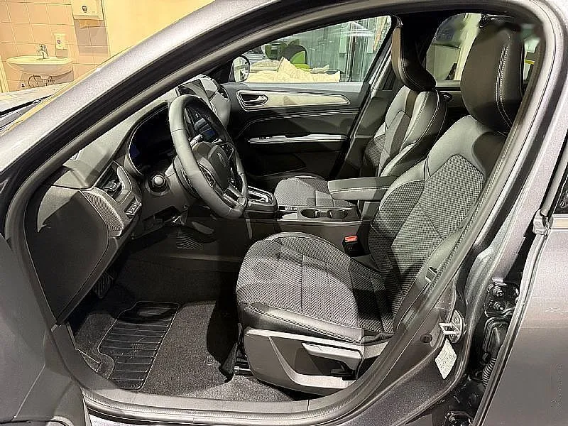 Zunanja slika - Renault Mégane - Techno HEV145 Avto+paket Varnost in parkiranje - 6