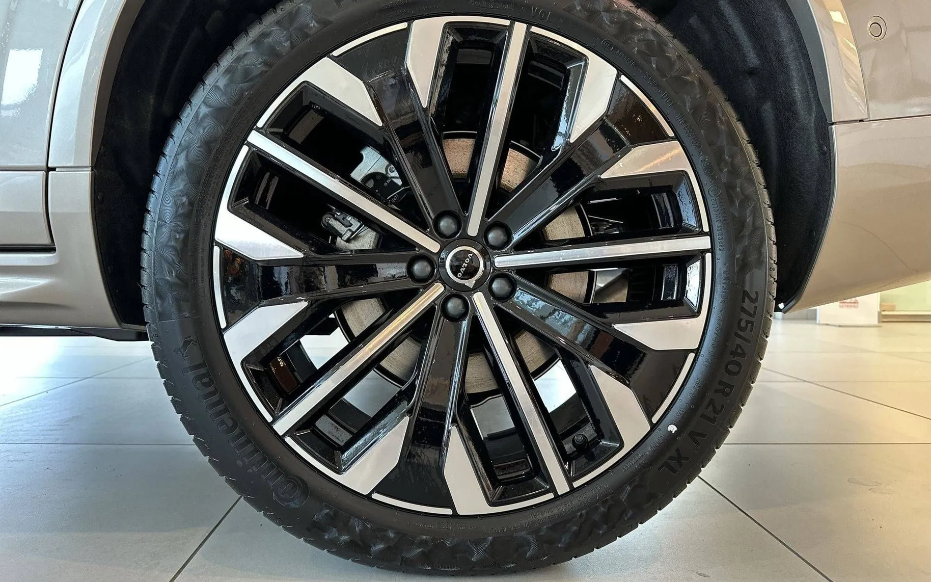 Notranja slika - Volvo XC90 - T8 AWD Ultra Dark 7s 3 leta garancije + 3 servisi. - 7