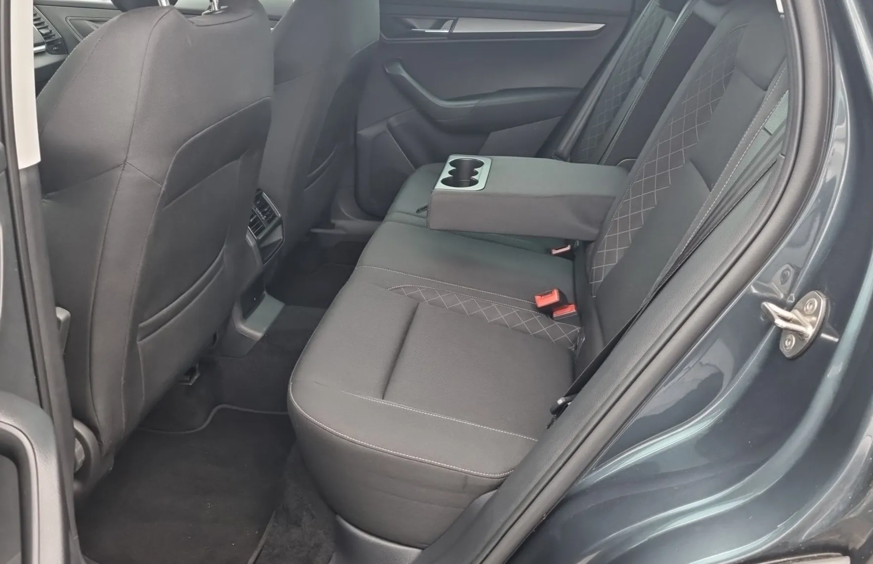 Zunanja slika - Škoda Karoq - Active 1.6 TDI - 11