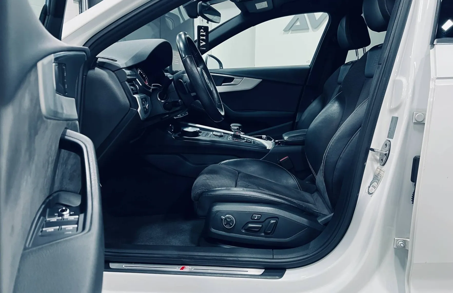 Zunanja slika - Audi A4 - Avant 2.0 TDI S-Line 110  150  PDC-NAVI-ALU18-XENON - 8