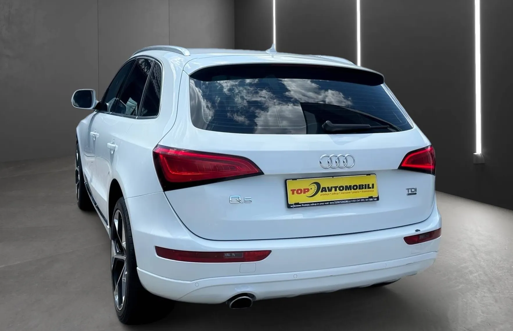 Zunanja slika - Audi Q5 - 2.0 TDI QUATTRO SLOVENSKI BI-XENON NAVI TEMP PDC - 6