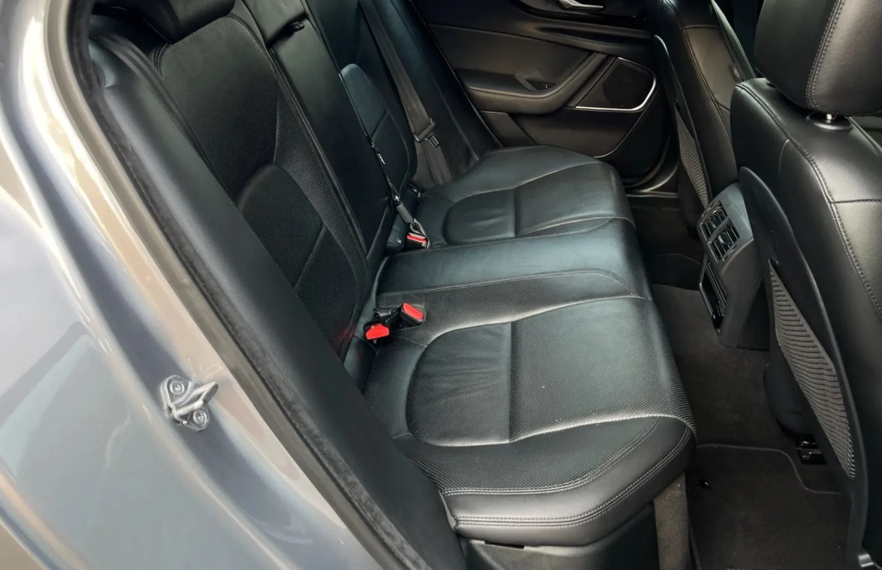 Zunanja slika - Jaguar XE - 2.0 D180  Avt. od 1 lastnika 1 letna garancija - 13