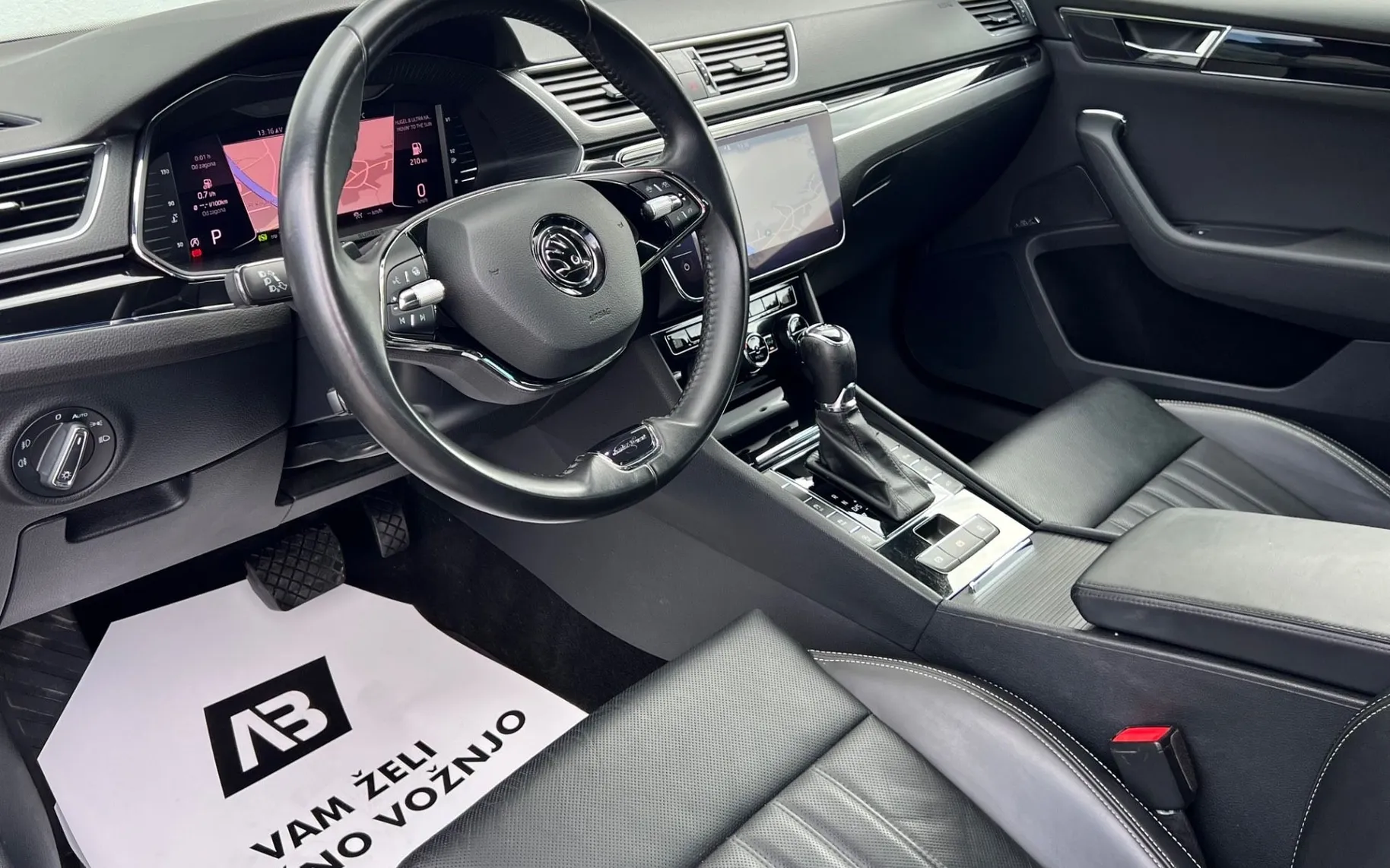 Notranja slika - Škoda Superb - 2.0 TDI+LK+SLO+MATEIX+VIRTUAL+RADAR+KAMERA+MASAŽA - 10