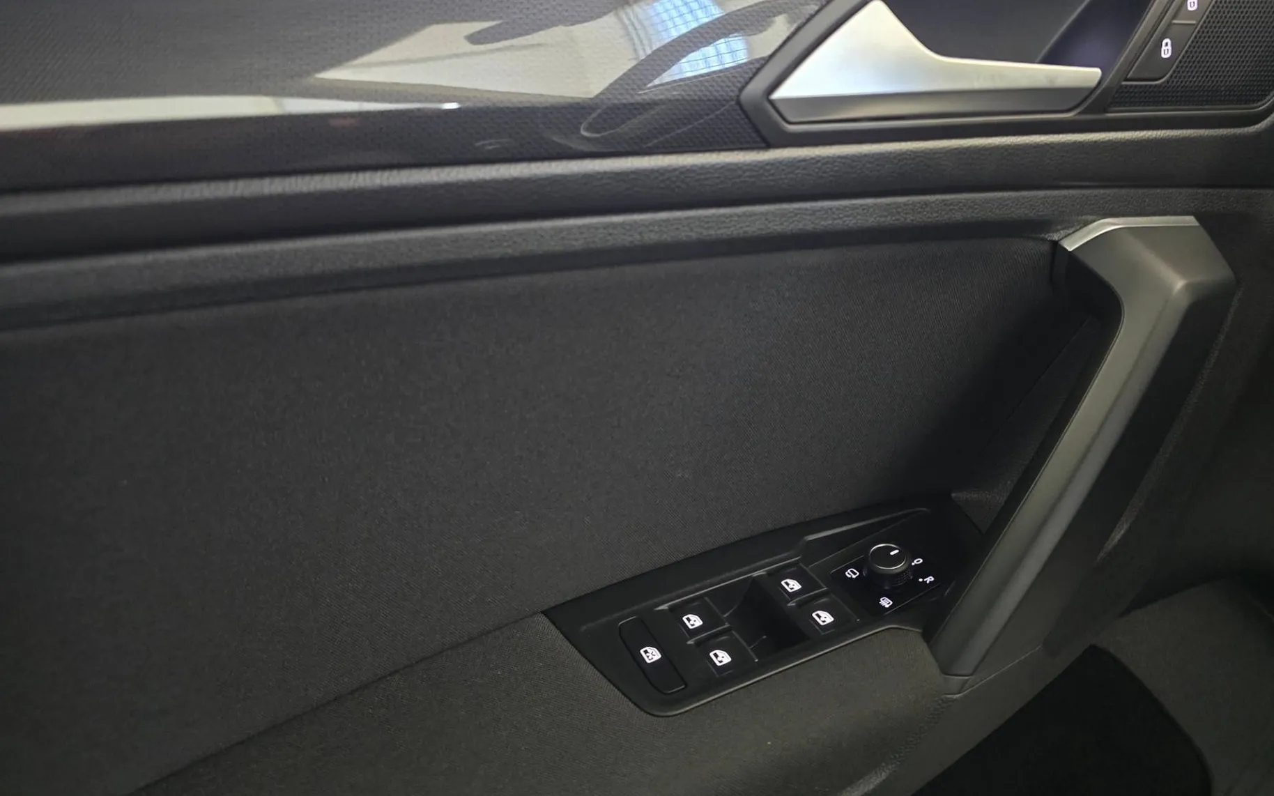 Notranja slika - Volkswagen Tiguan - 2.0 TDI BMT Life DSG - LED.kamera.keyless.ambient - 13