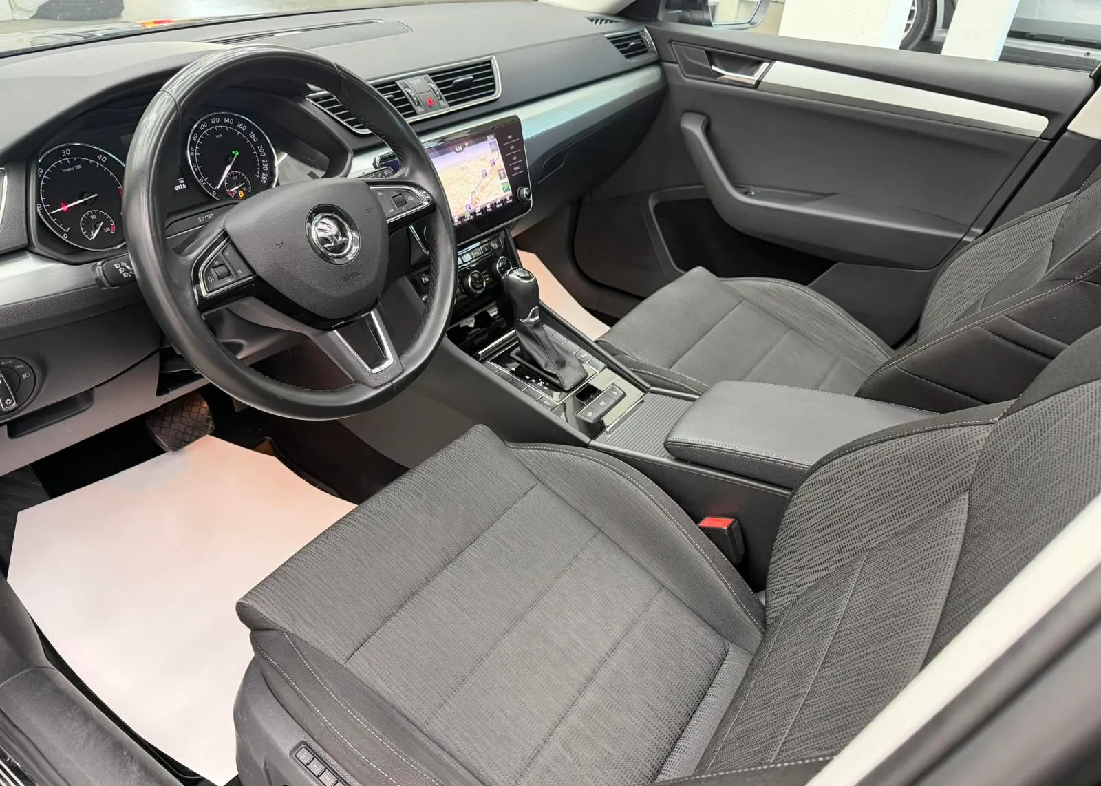 Zunanja slika - Škoda Superb - Combi 2,0 TDI L&K DSG - 6