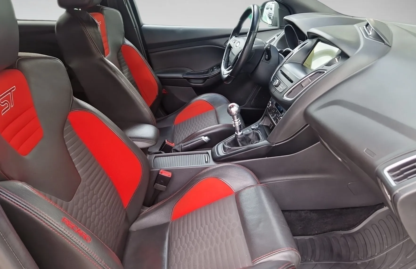 Zunanja slika - Ford Focus - Karavan ST 2.0 - 15