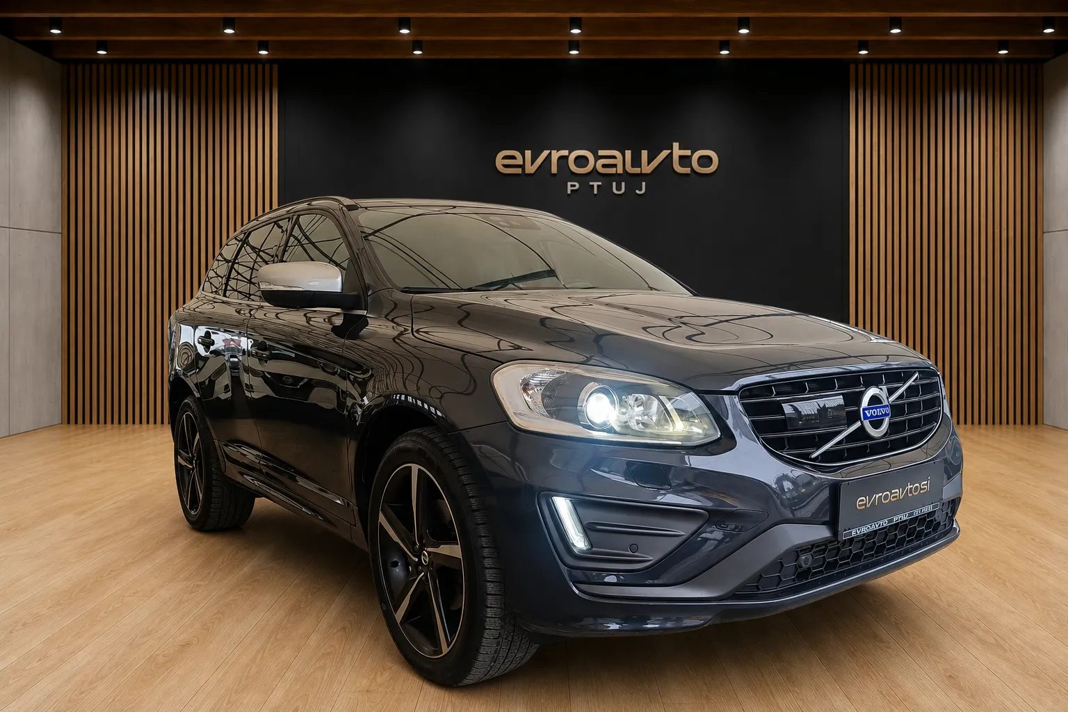 Notranja slika - Volvo XC60 - D4 AWD AUTO R-Design•Legendarni 5-valjni motor... - 7