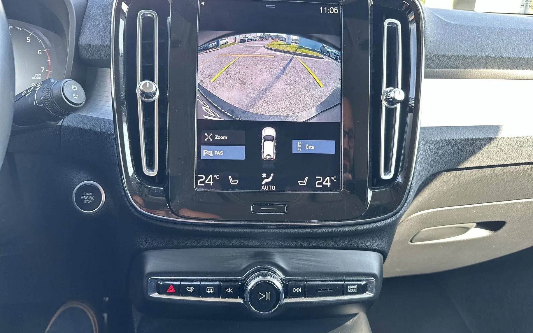 Notranja slika - Volvo XC40 - B4 P AWD Momentum Pro Avt. - 17