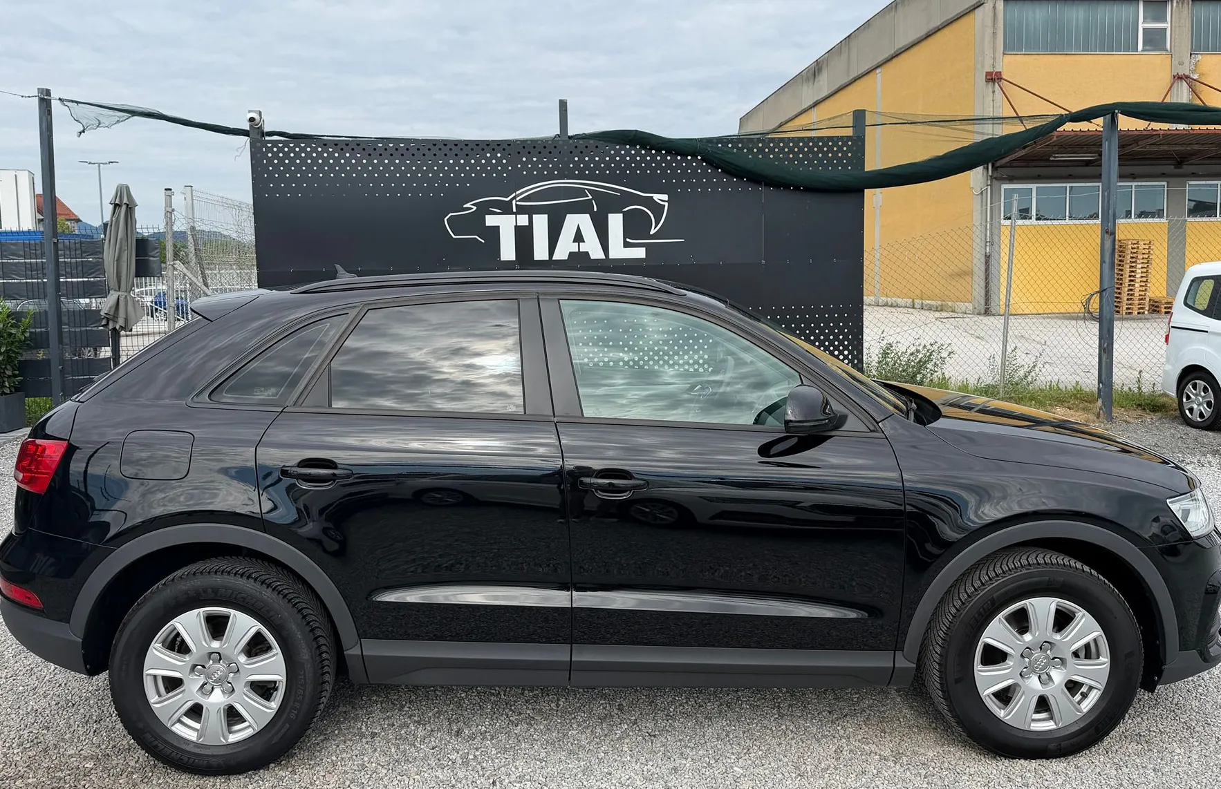 Zunanja slika - Audi Q3 - 2.0 TDI S-TRONIC-NAVIGACIJA-TEMPOMAT-LED-PDC-ALU - 8