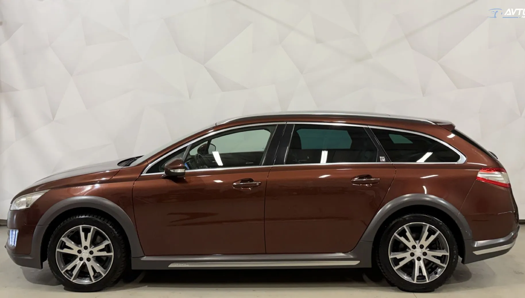 Zunanja slika - Peugeot 508 - RXH Hybrid4 2.0 HDi-4X4-BI-XENON-NAVI-PDC-F1-TEMPO - 3