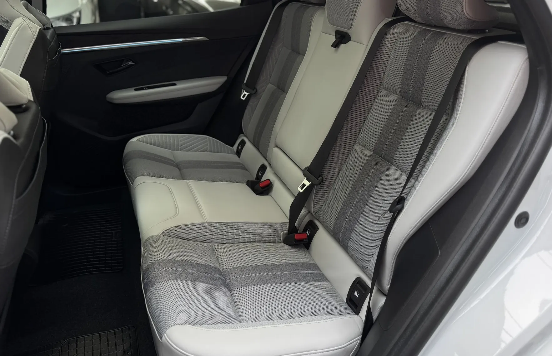 Zunanja slika - Renault Scénic - Scenic iconic E-Tech E 220 Long range - 15