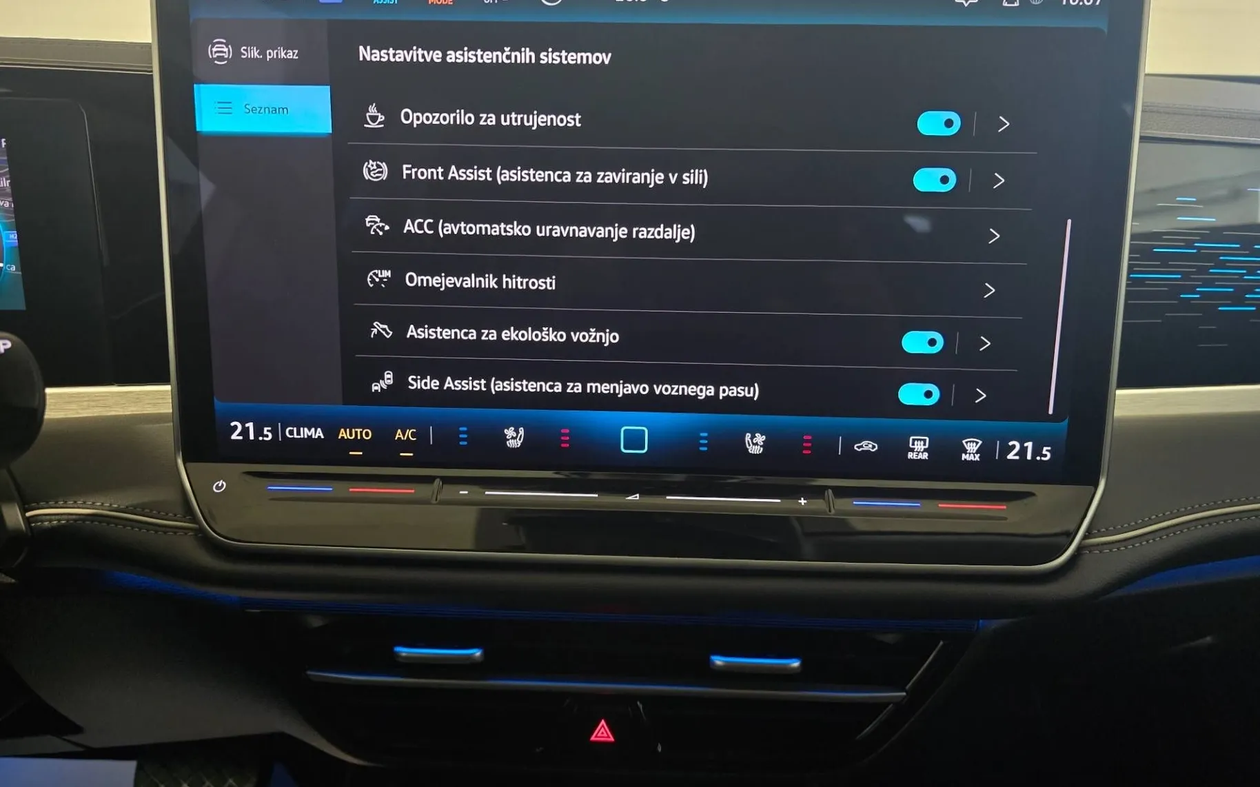 Notranja slika - Volkswagen Passat Variant - 1.5 eTSI Business DSG - Matrix.360kam.DCC Pro.HUD. - 18