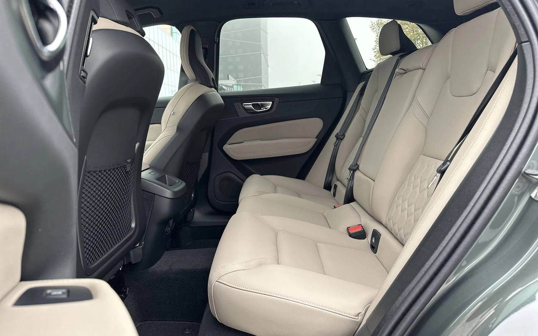 Notranja slika - Volvo XC60 - B5 P AWD Plus Dark Avt. - 11