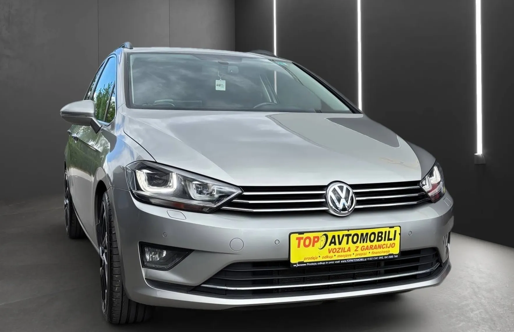 Zunanja slika - VW Golf - Sportsvan 1.6 TDI SLO XENON NAVI 1.LASTNIK PDC KAMERA - 11
