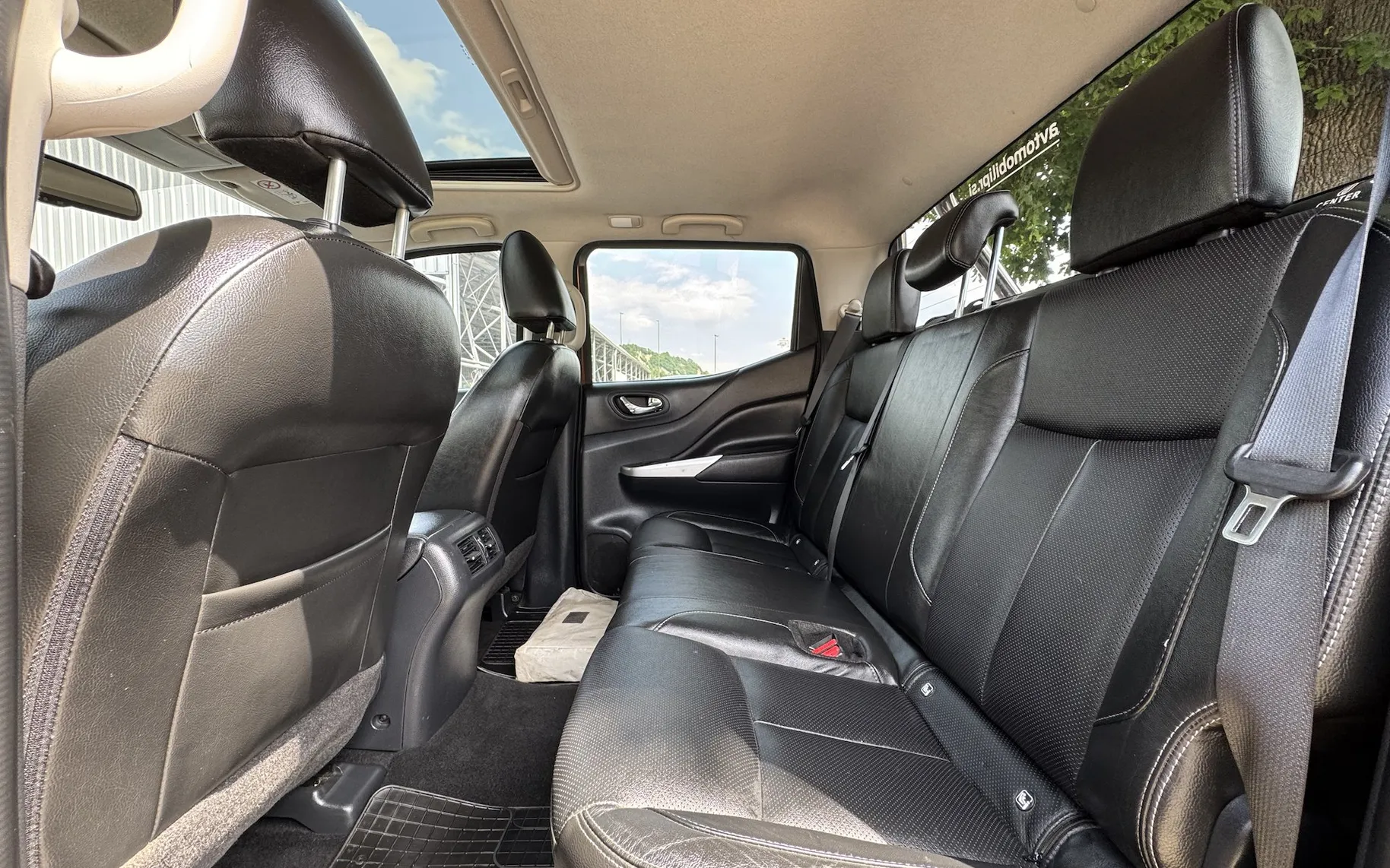 Zunanja slika - Nissan Navara - Tekna 2.3DCI AVT. 4x4 DK - SLO POREKLO - 97.000 km - 9