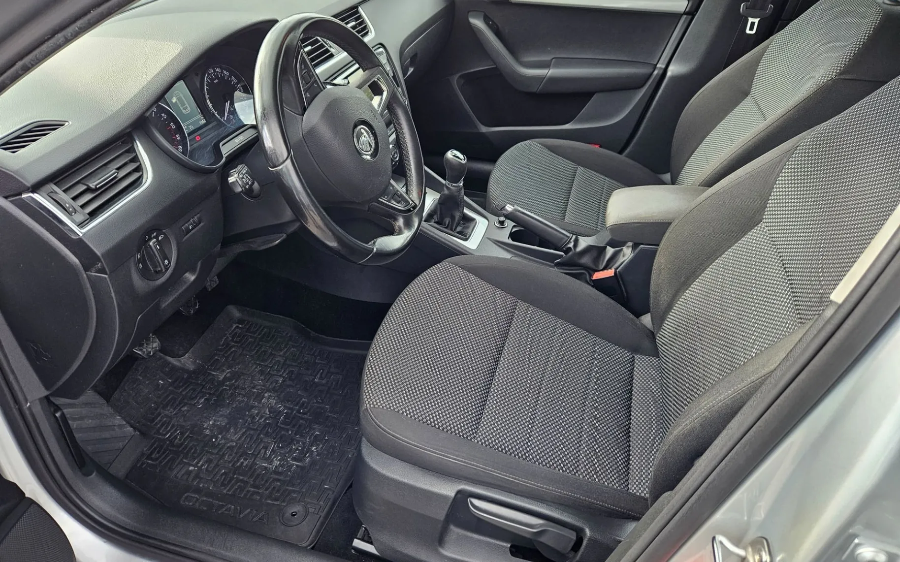 Notranja slika - Škoda Octavia - 1.6 TDI Family - 21