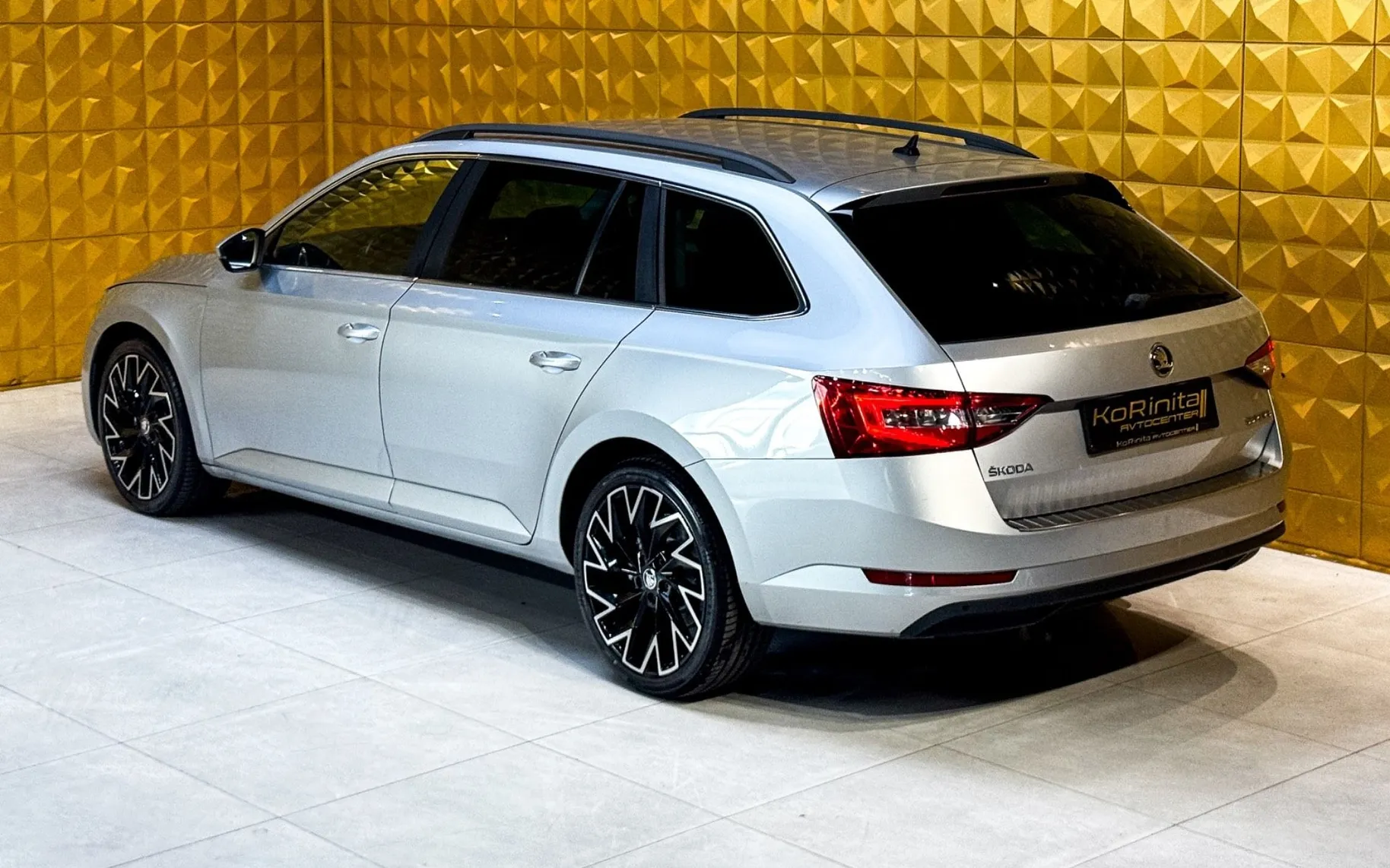 Notranja slika - Škoda Superb - 1.6 TDI KAMERA-NAVI-MULTIFUNKCIJA - 8