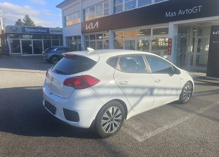Zunanja slika - KIA Ceed - Benc. 1.4 CVVT LX Champion Navi 6M T - 6