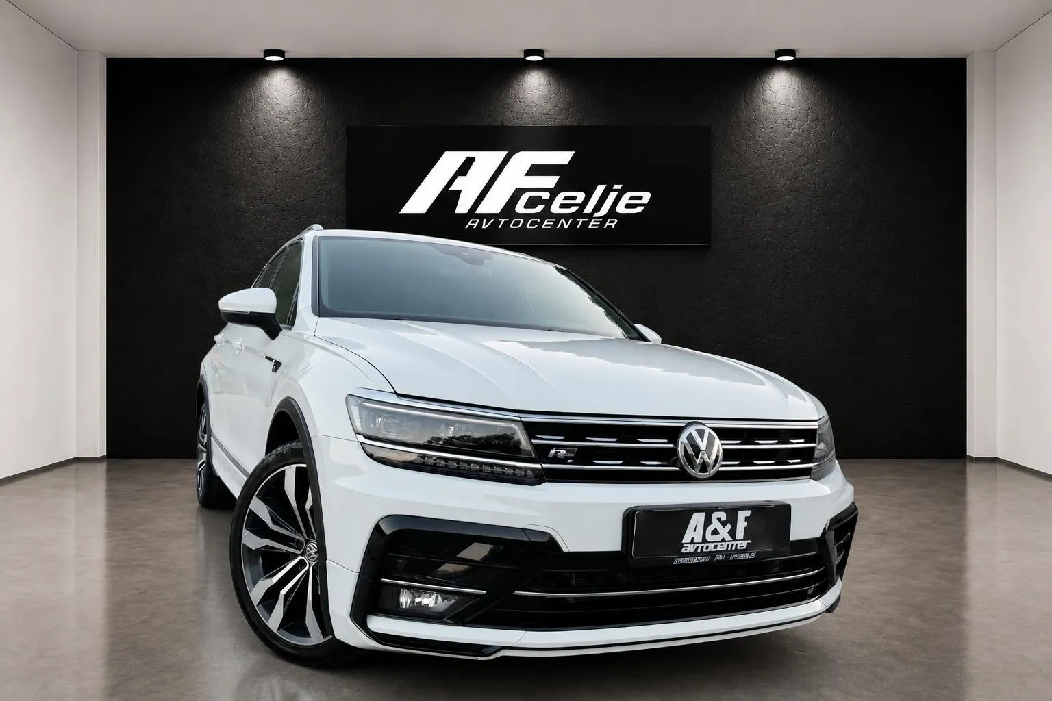 Zunanja slika - Volkswagen Tiguan - 2.0 TDI-4X4-DSG-176KW-2X R LINE-VIRTUAL-FUL LED- - 3