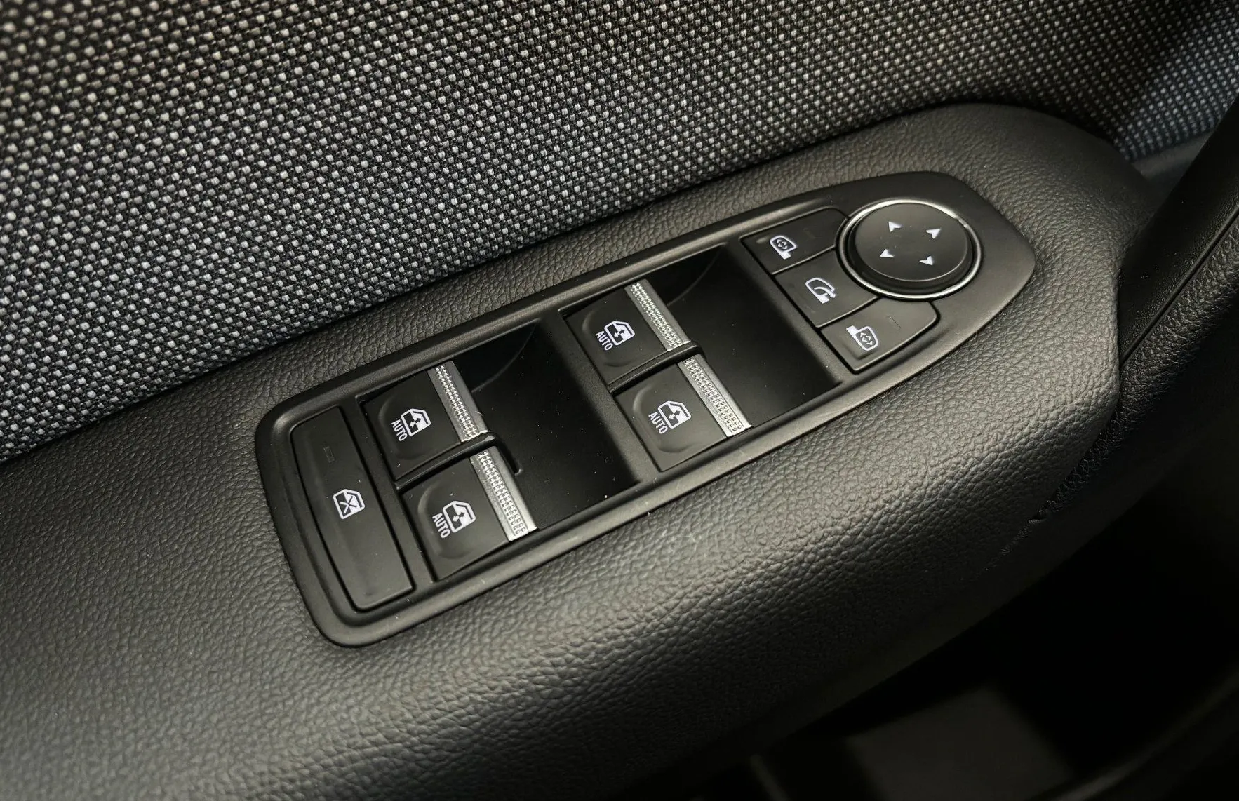 Zunanja slika - Renault Captur - TCe 140 Techno - SLOVENSKI - 18