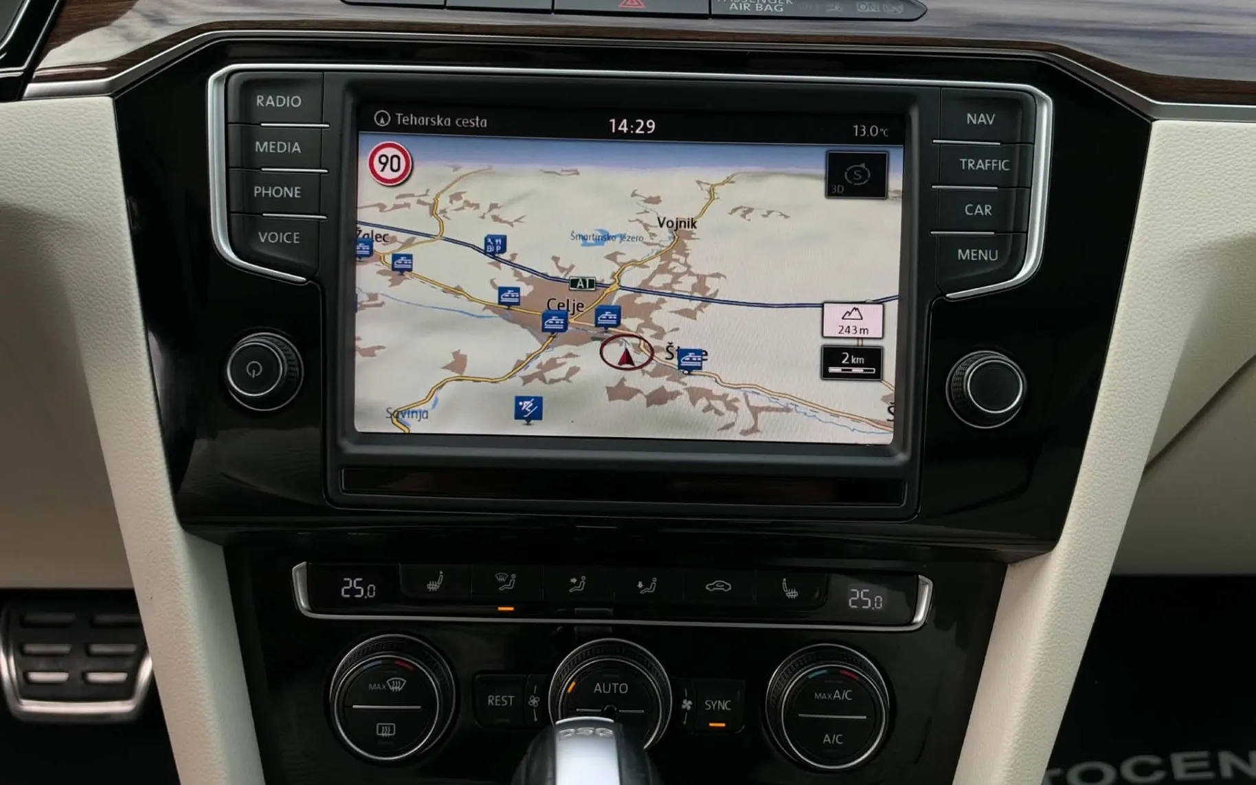 Notranja slika - Volkswagen Passat Variant - 2.0 TDI-DSG-R LINE-140KW-LIZING ZA TUJCE-FUL LED- - 12