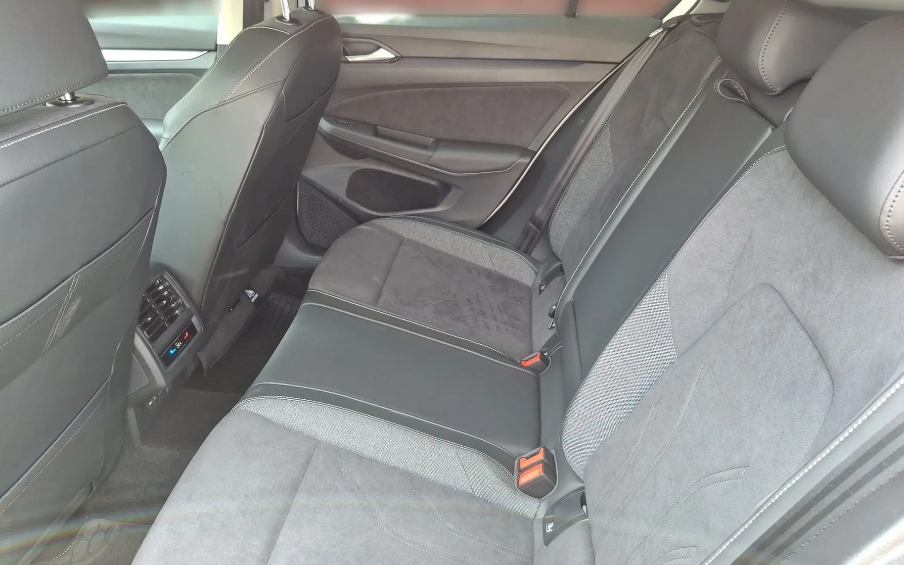 Notranja slika - Volkswagen Golf - 1.5 eHybrid DSG Style 204KM - 10