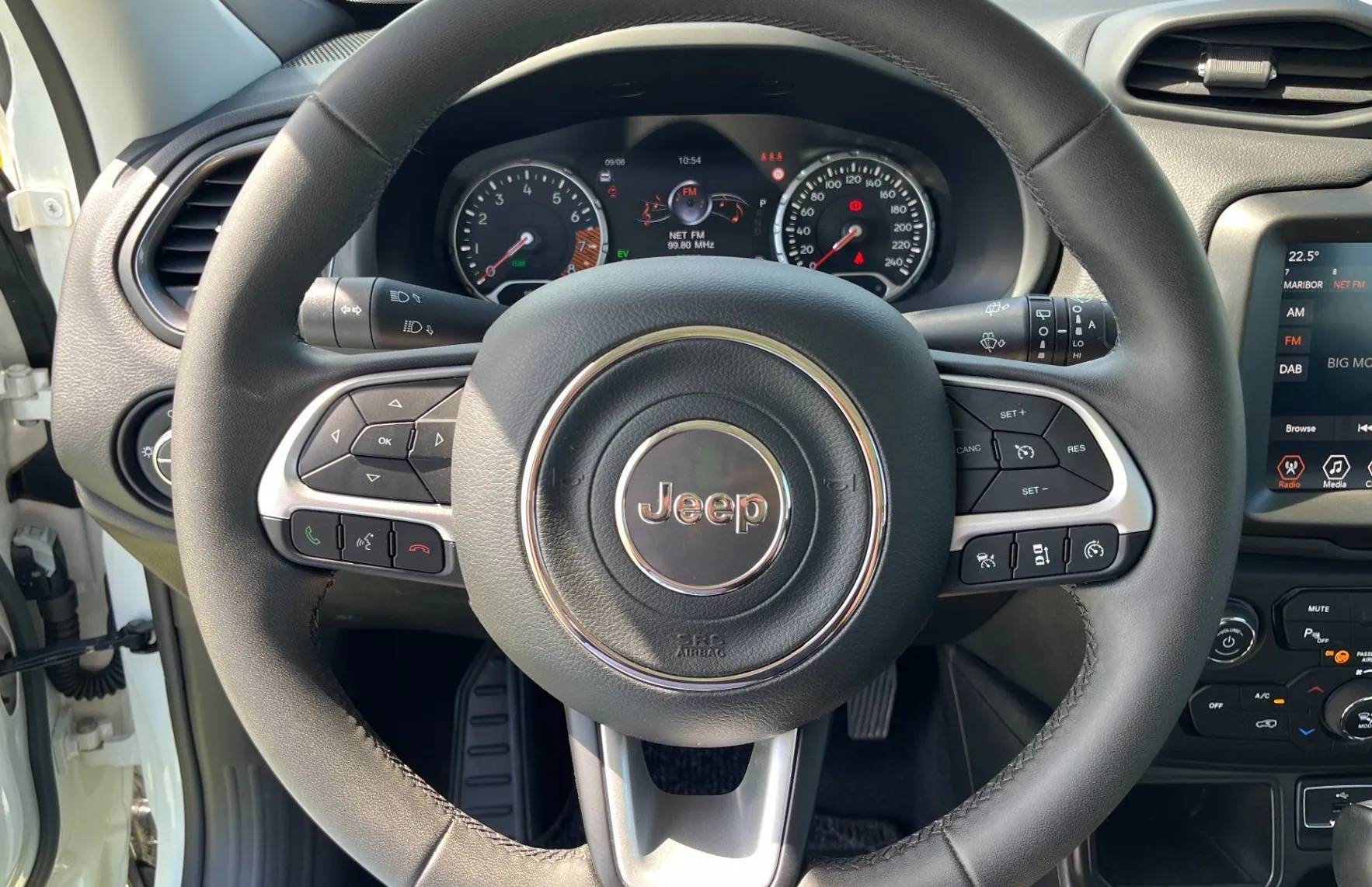 Zunanja slika - Jeep Renegade - 1.5 T4 e-Hybrid Altitude LED. ACC. VZR KAM. PDC - 13