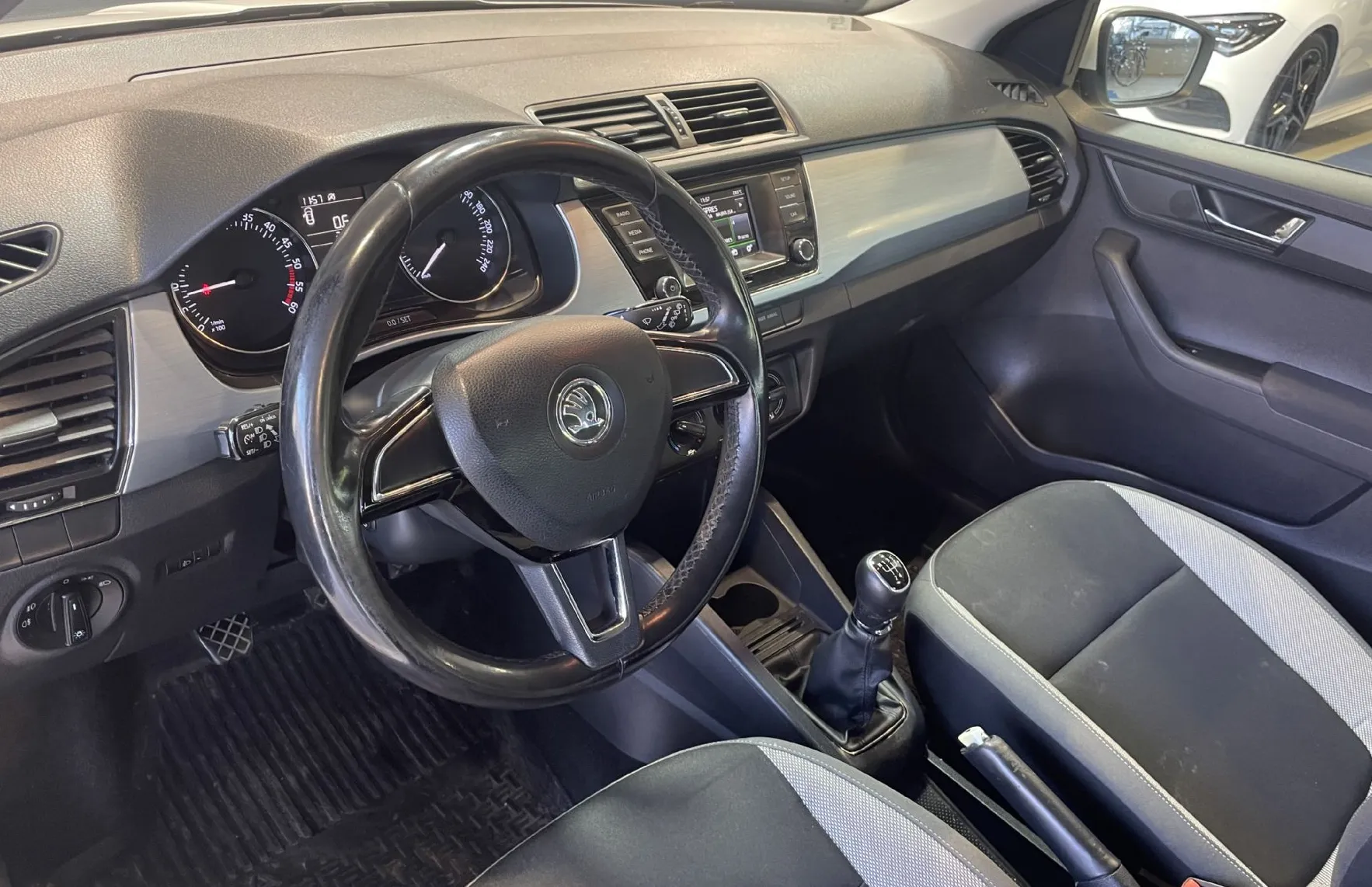 Zunanja slika - Škoda Fabia - 1.4TDI-KLIMA-TEMPOMAT-TOUCH SCREEN - 10