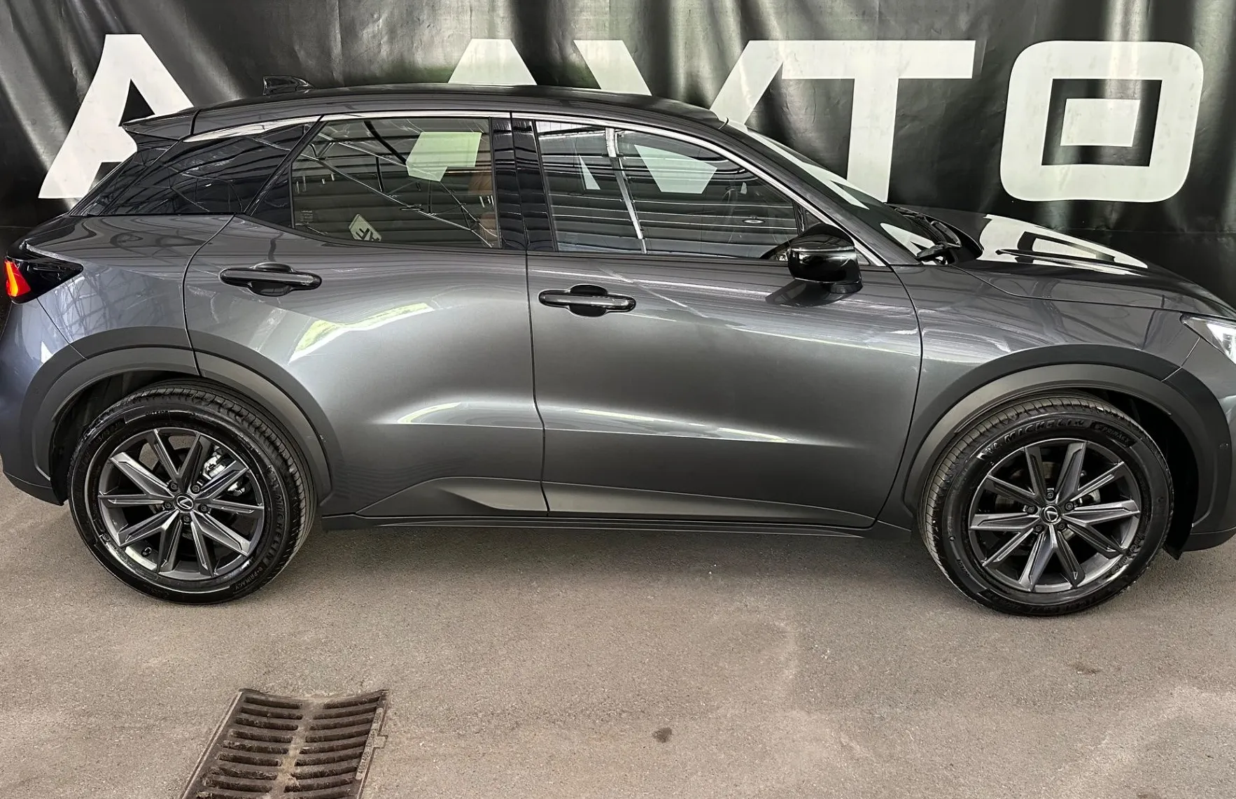 Zunanja slika - Lexus LBX - 1.5 HEV Relax Avt. MARK LEVINSON-KAM360-HUD-KLESS - 3