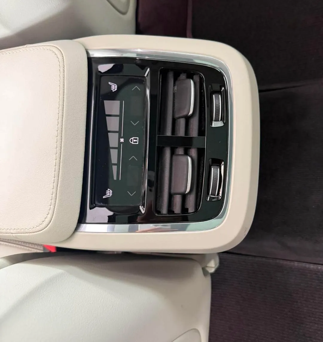 Zunanja slika - Volvo V90 - 2.0 DIZEL 145 KW.PANORAMA.KAMERA.LED.ACC.USNJE.4X4 - 6