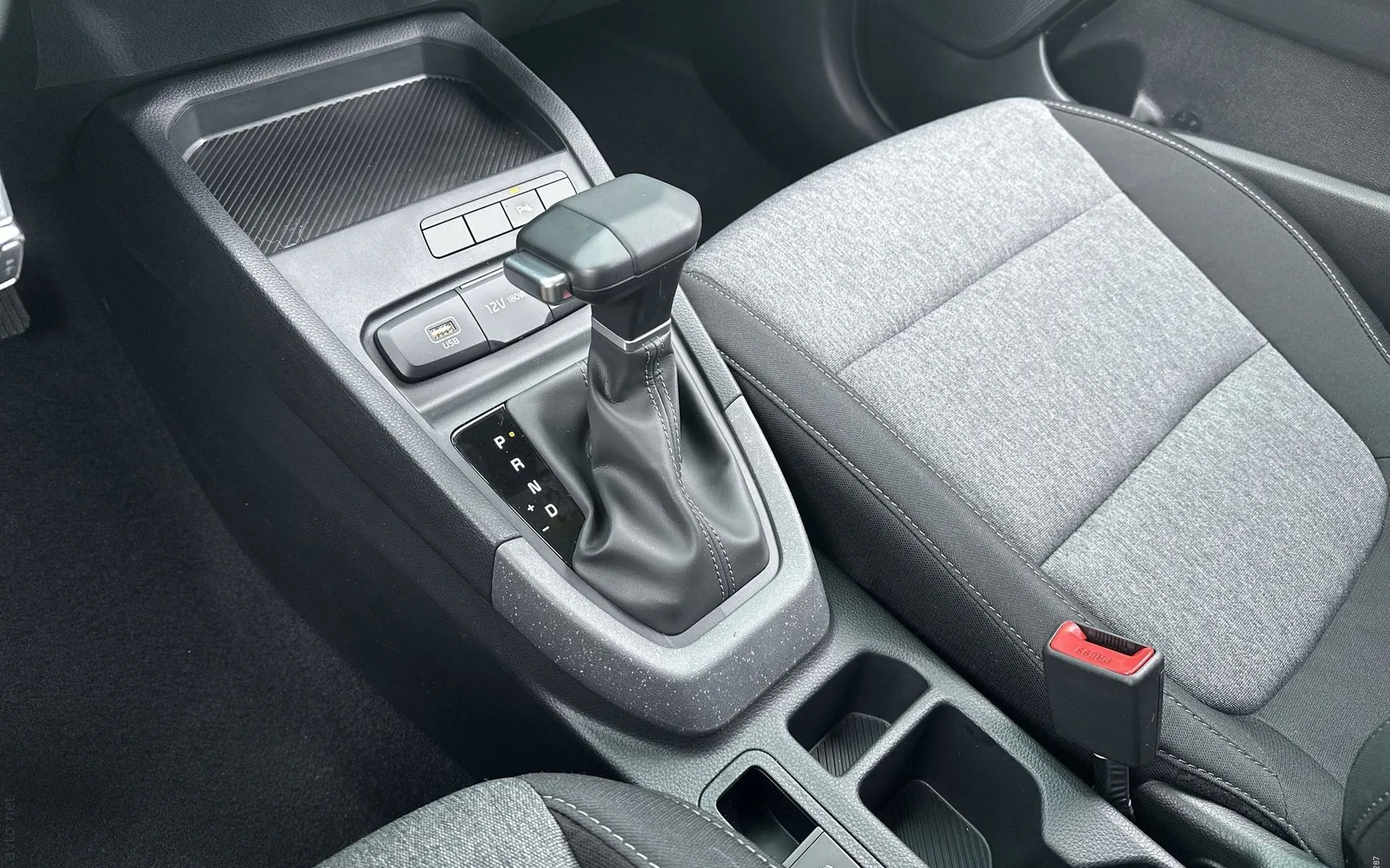 Notranja slika - KIA Stonic - 1.0 T-GDi EX Pulse DCT - 25