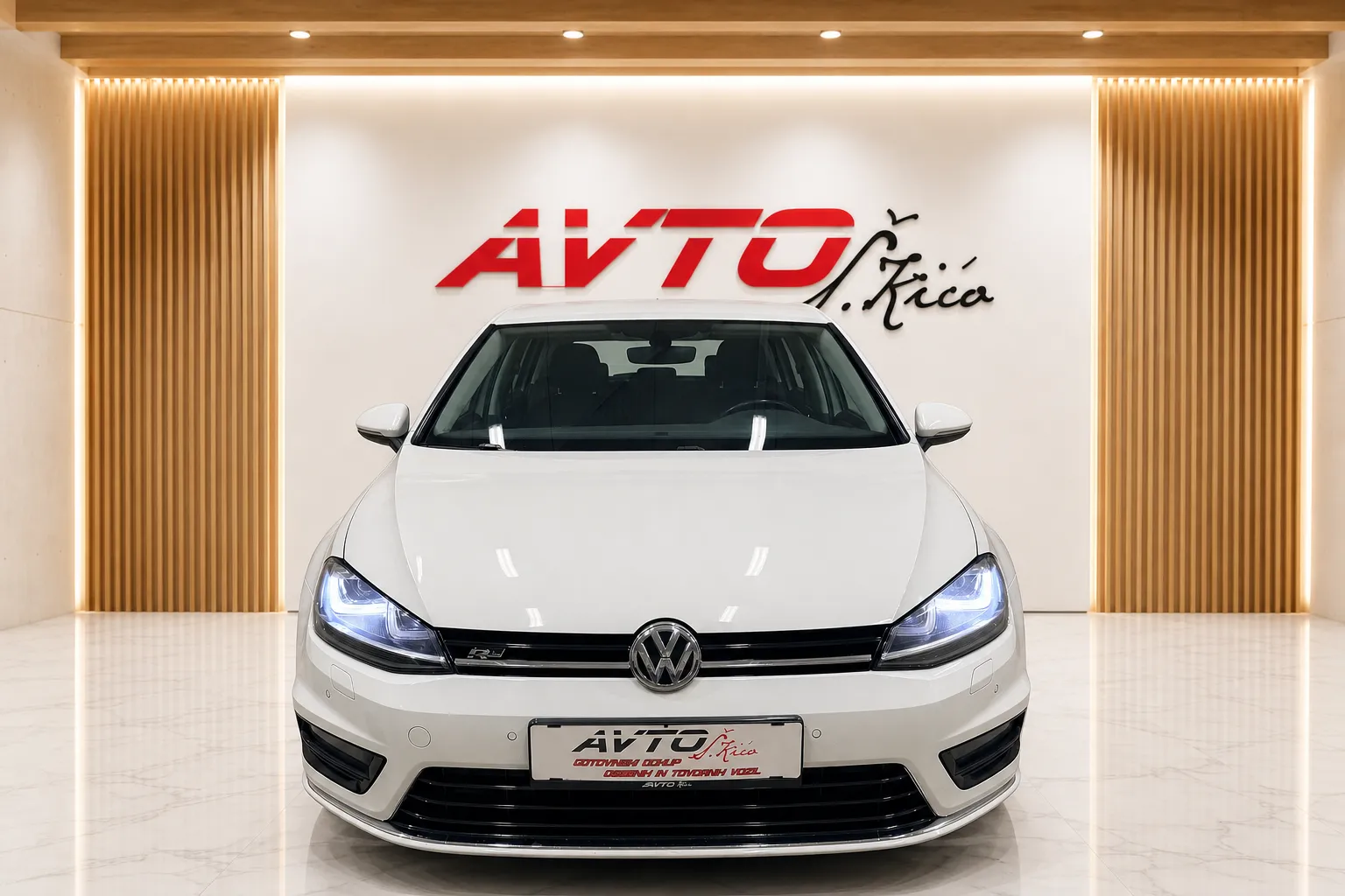 Notranja slika - VW Golf - 2.0 TDI-R-LINE-1.LASTNIK-BI-XENON-LED-TEMP-SLO-PDC - 7
