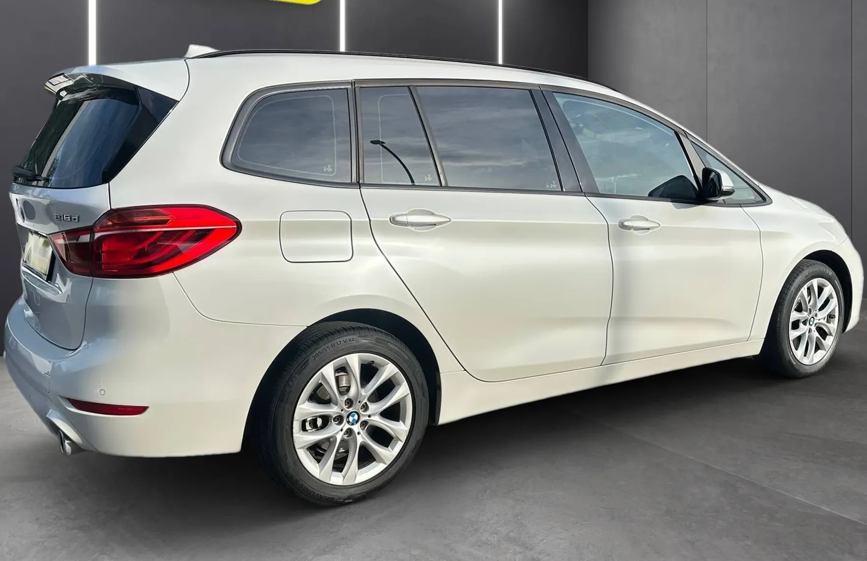 Zunanja slika - BMW Serija 2 - Gran Tourer: 218d 1LASTNIK 7SEDEŽEV NAVI PDC TEMPOMAT TO - 9