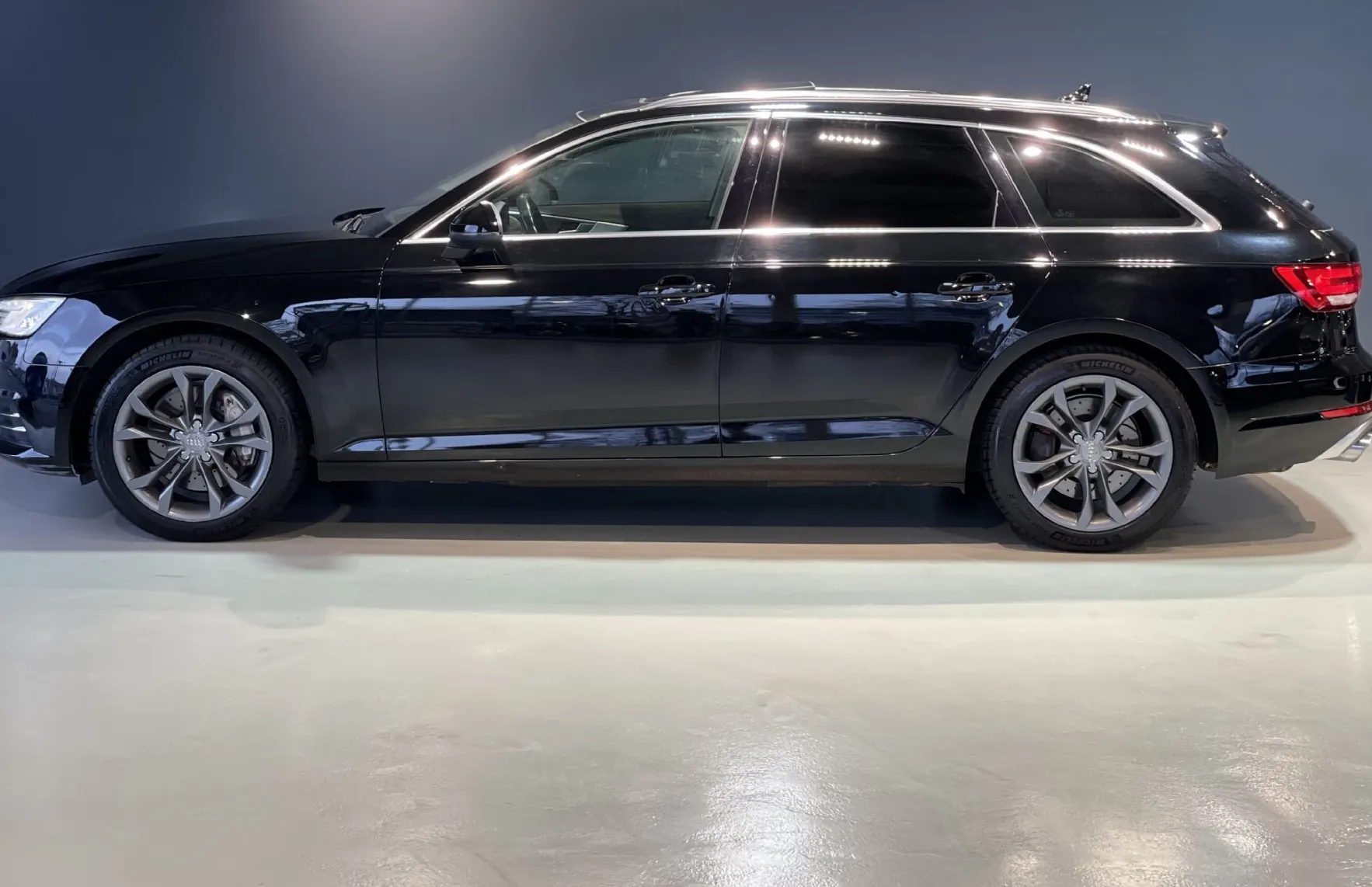 Zunanja slika - Audi A4 - Avant 2.0-TFSI-QUATTRO-PANORAMA-NAVIGACIJA-LED-ALU - 5