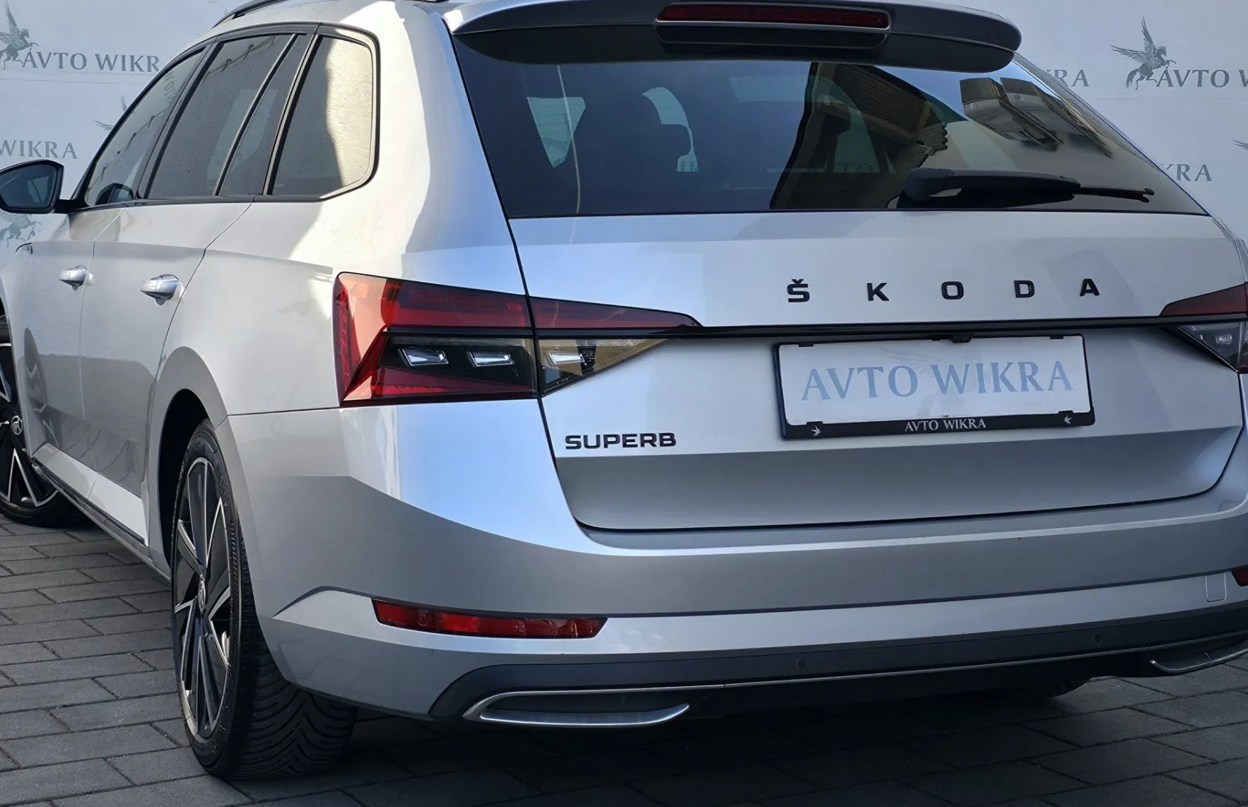 Zunanja slika - Škoda Superb - 2.0TDI DSG Sportline Combi MATRIX•MEMORY•KLJUKA•18 - 3