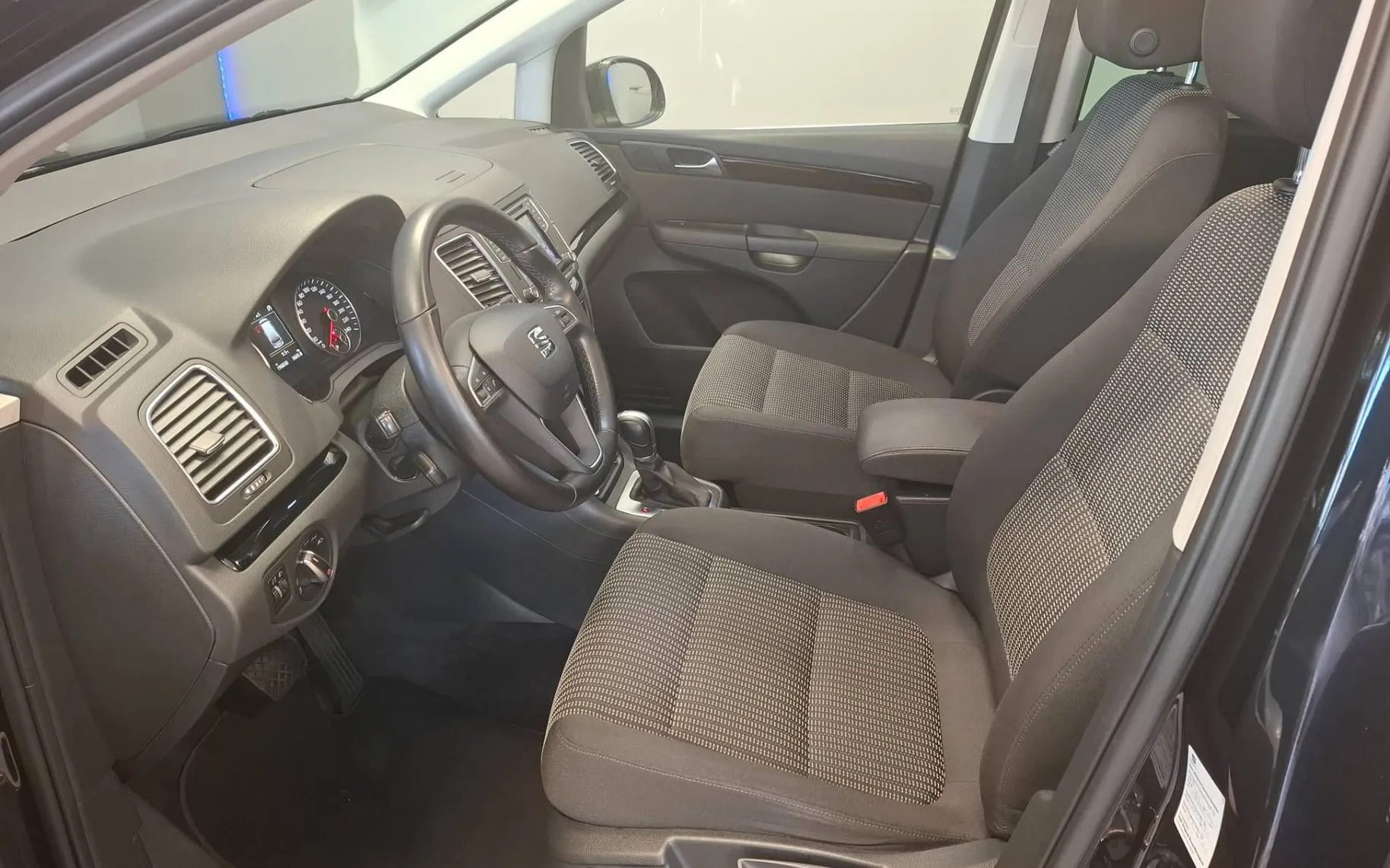 Notranja slika - Seat Alhambra - 2.0 TDI DSG PANORAMA-KAMERA-GRETJE SEDEŽEV-ALU-P.. - 12