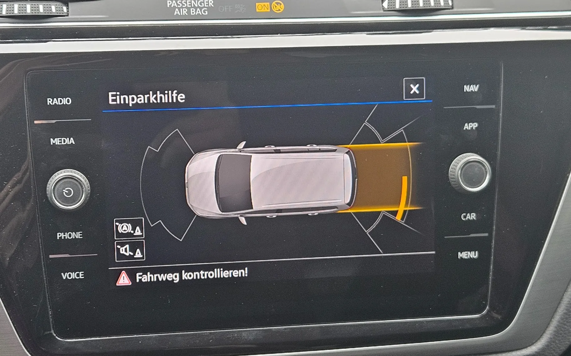 Zunanja slika - Volkswagen Touran - 2.0 TDI Family DSG - 11