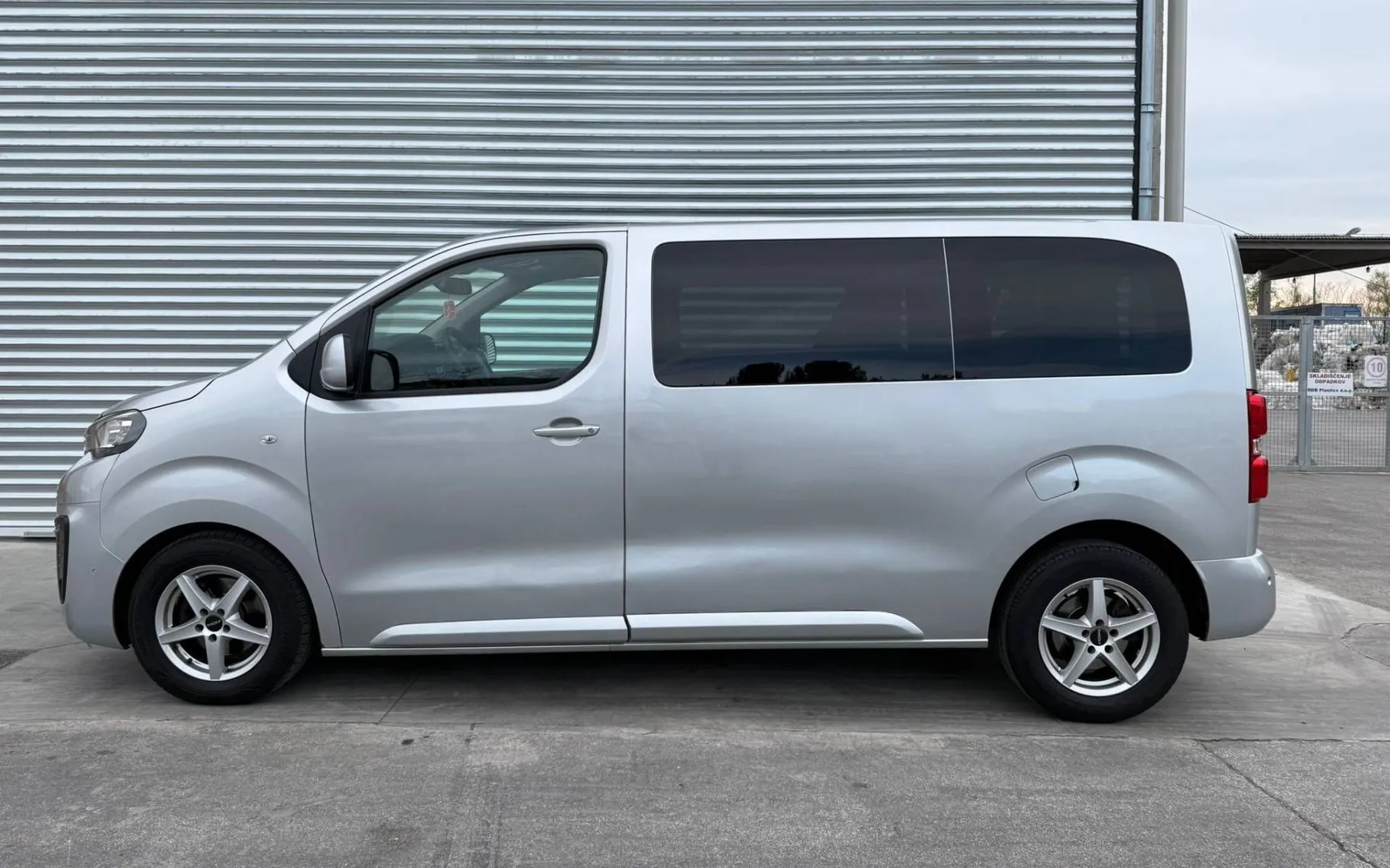 Zunanja slika - Peugeot Traveller - 2.0 HDI 9-SEDEZEV... IZKAZAN DDV... - 4