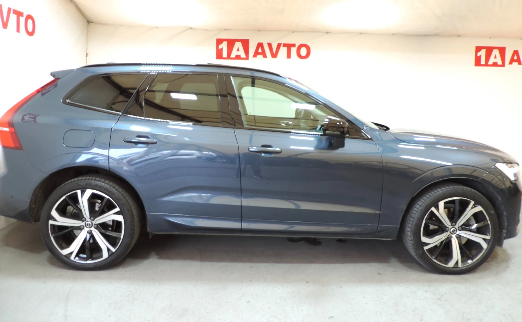 Zunanja slika - Volvo XC60 - B5P AWD Ultimate Dark Avt. LED-KAMERE 360-PANORAMA - 4
