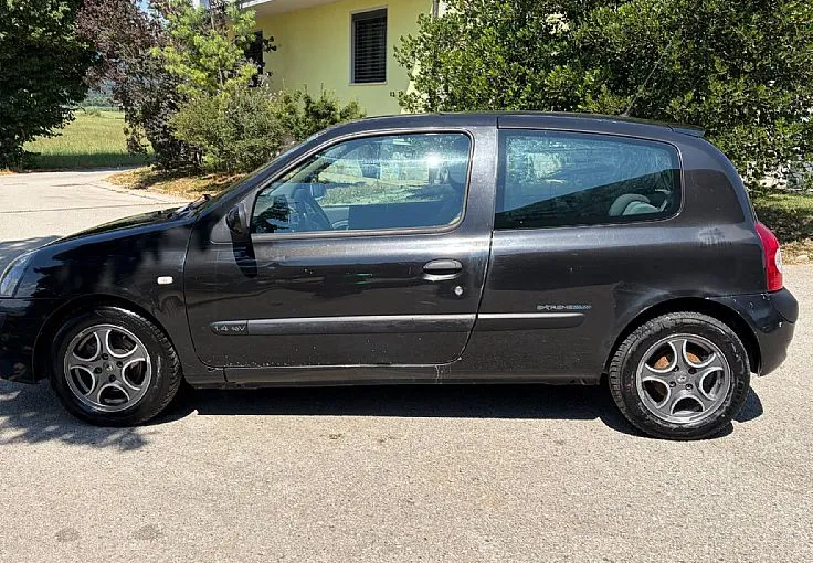 Zunanja slika - Renault Clio - 1.4 16V Extreme - 8