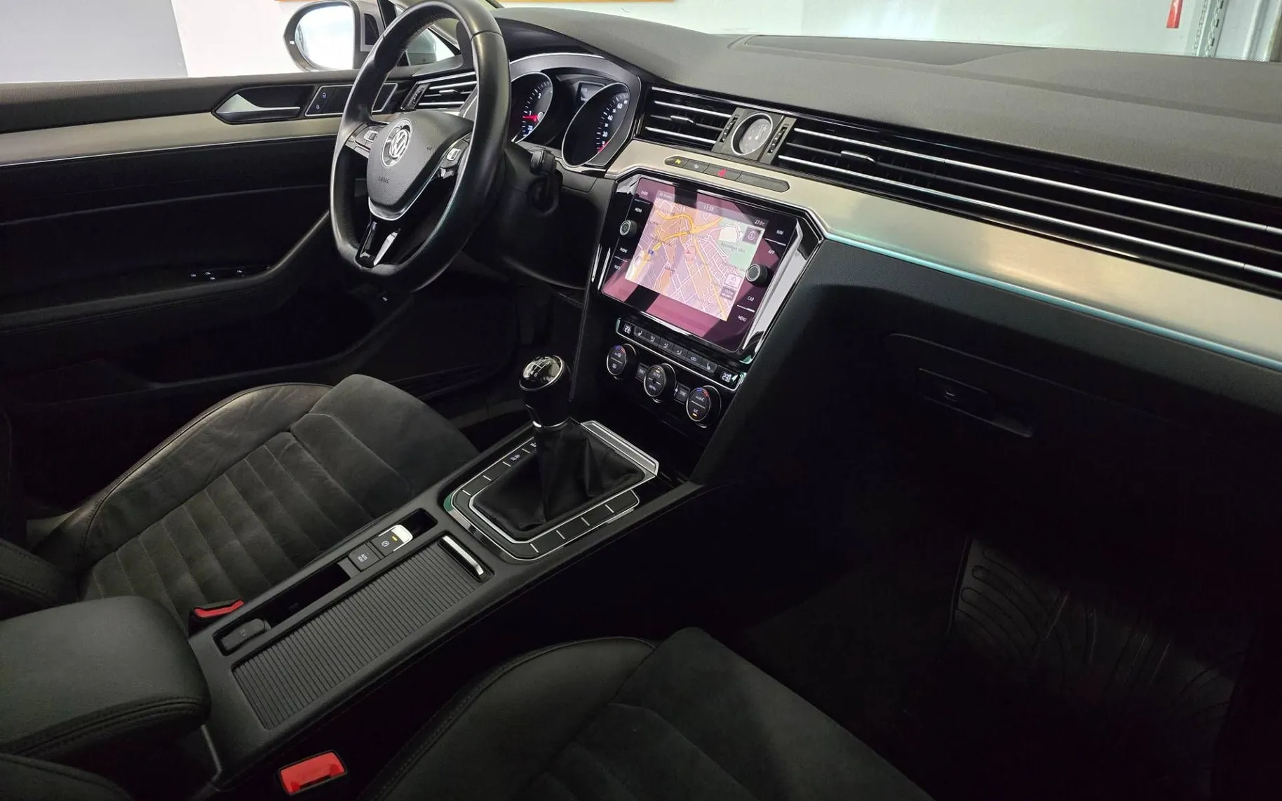 Notranja slika - Volkswagen Passat Variant - 2.0 TDI Highline - LED.alcantara.kamera.ACC.kljuka - 10