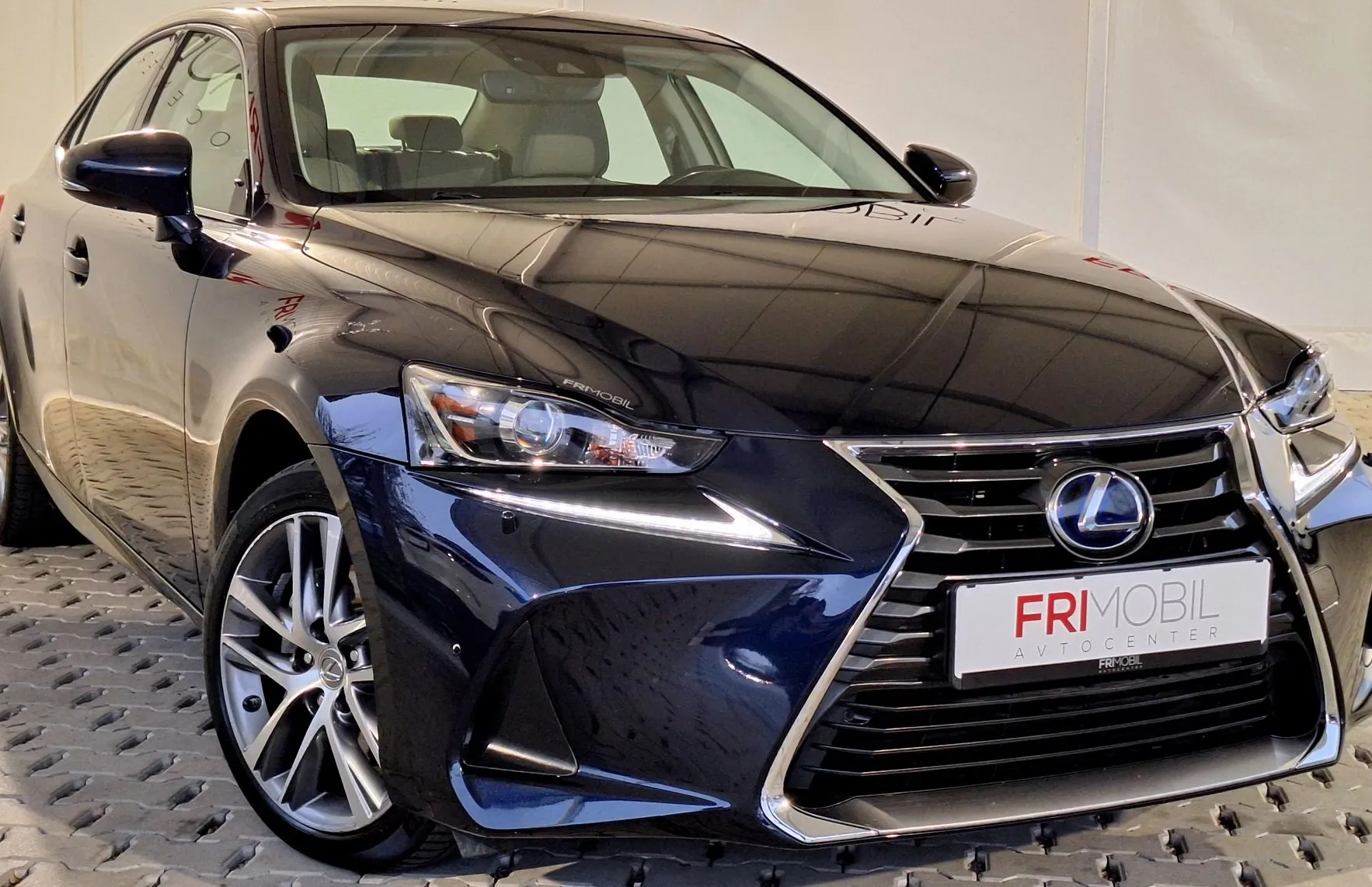 Zunanja slika - Lexus IS - 300h Base - 2