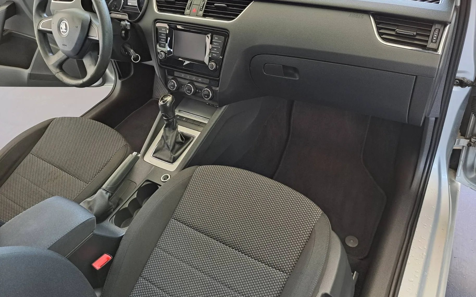 Notranja slika - Škoda Octavia - 1.6 TDI-MODEL 2016-ODLIČNA-KOT NOVA-1 LASTNIK... - 8