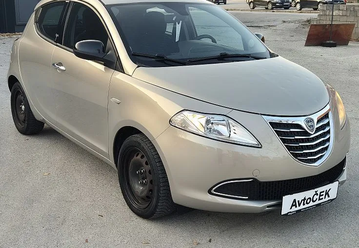 Zunanja slika - Lancia Ypsilon - 0.9 TwinAir + AUTOMATIC + IT DOK + EXTRA CENA - 3
