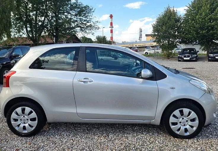 Zunanja slika - Toyota Yaris - 1.3 VVT-i SLOVENSKO POREKLO - BREZ POLOGA - 5