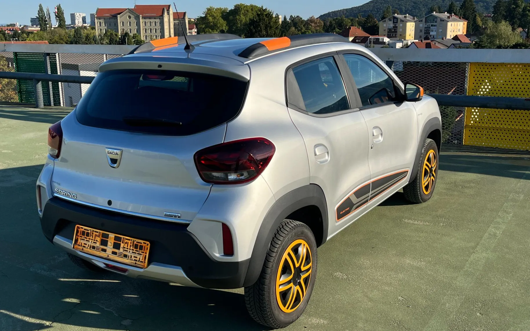 Zunanja slika - Dacia Spring - 1. LASTNICA. VZR.KAM. 2X PDC. NAVI. LED - 7