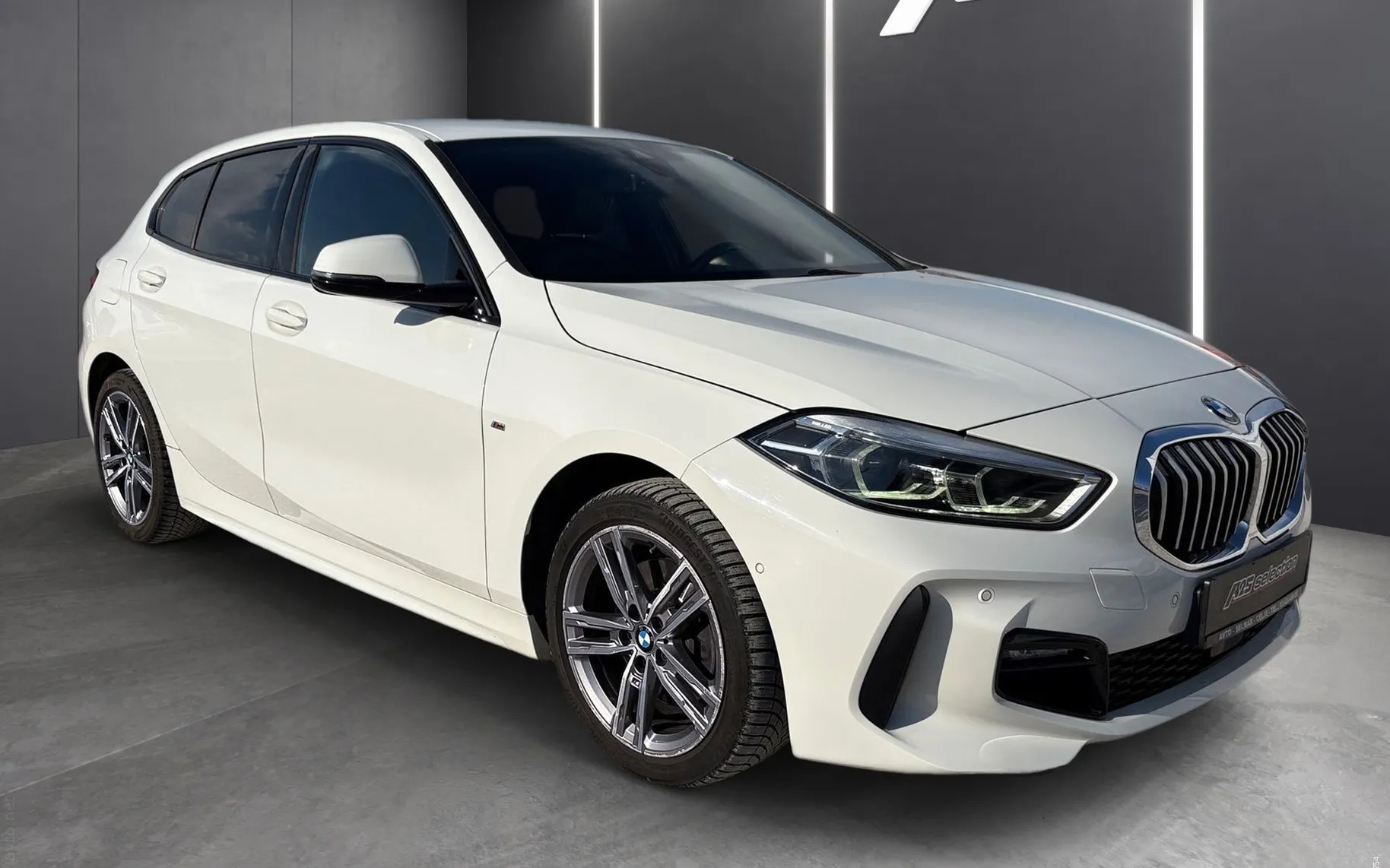 Zunanja slika - BMW serija 1: - 118i M Sport Aut.-SLO-LED-Kamera PDC-Navi-Carplay. - 2